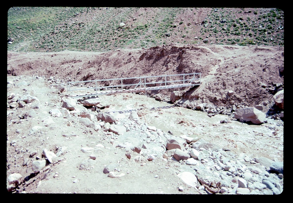 The lower bridge on the Río Horcones, at about 10,000'