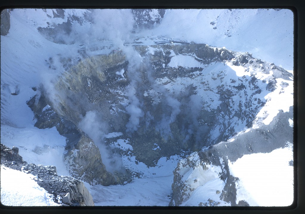 Looking into the deep summit crater on Popo