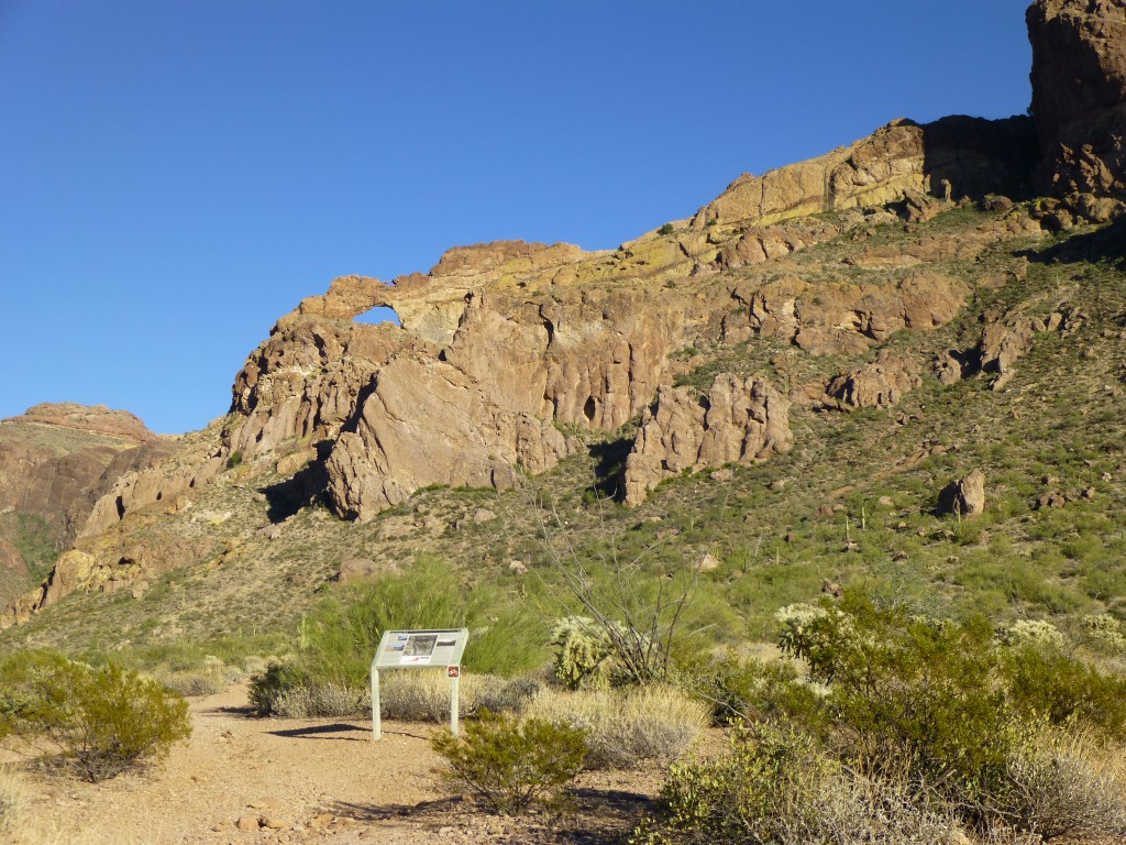 The arch, seen from the parking area